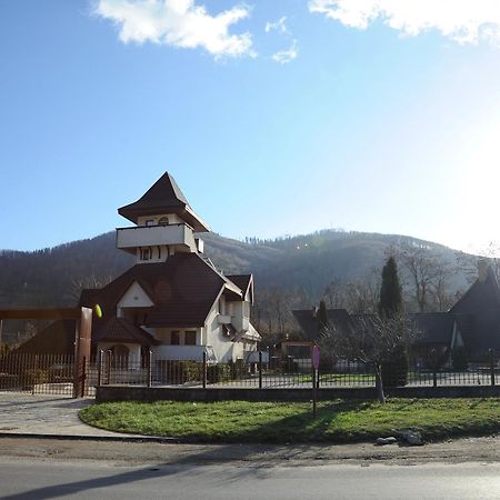 Pangaracior Castelul De Smarald Bed & Breakfast エクステリア 写真