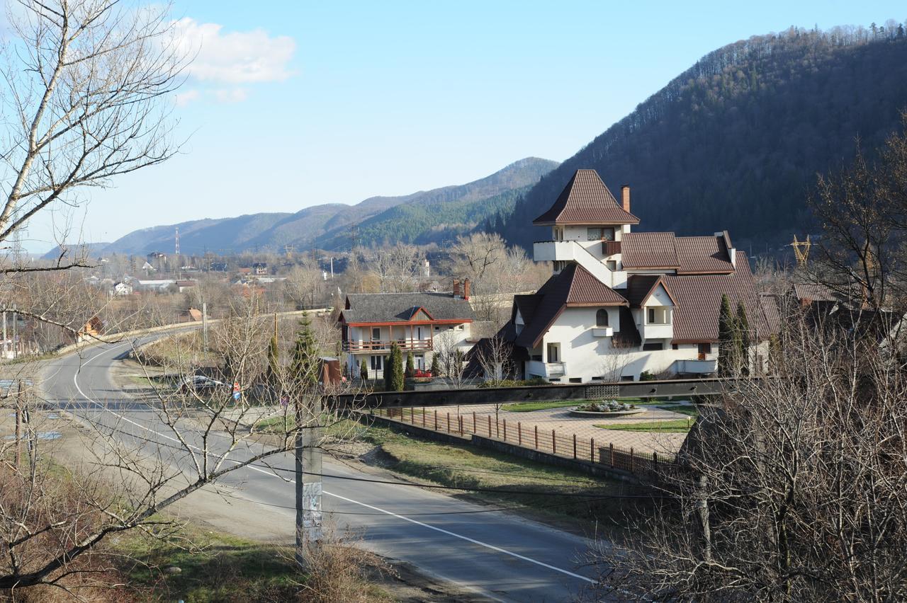 Pangaracior Castelul De Smarald Bed & Breakfast エクステリア 写真