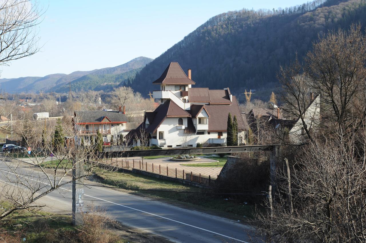 Pangaracior Castelul De Smarald Bed & Breakfast エクステリア 写真